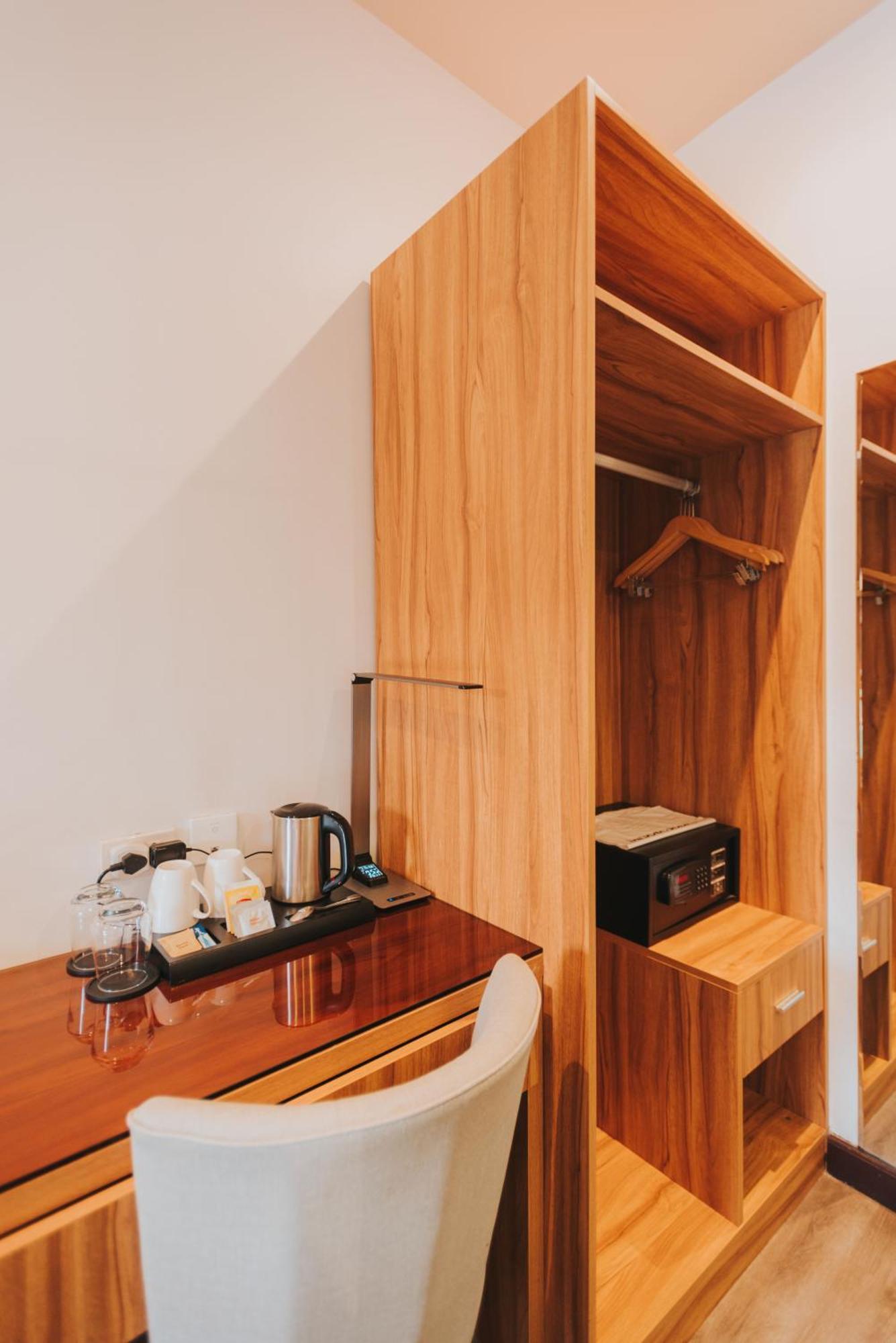 Surestay Plus Hotel By Best Western Ac Luxe Angeles City Buitenkant foto