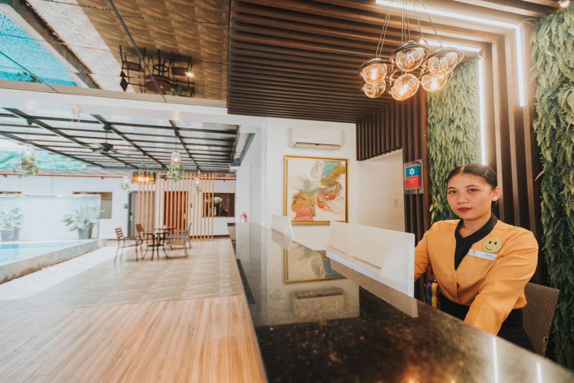 Surestay Plus Hotel By Best Western Ac Luxe Angeles City Buitenkant foto